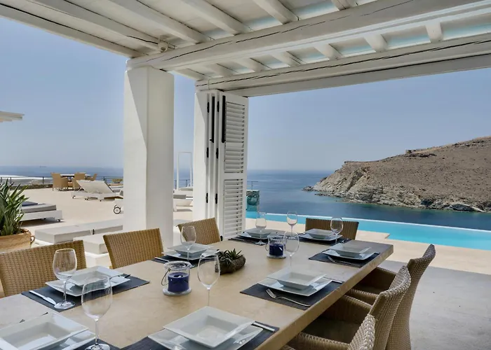 Πανσιόν Blueros - Black Stone