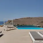 Blueros - Black Stone Guest house